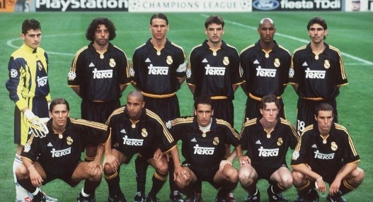 记者：富安健洋已与阿贾克斯就一份短期合同达成一致