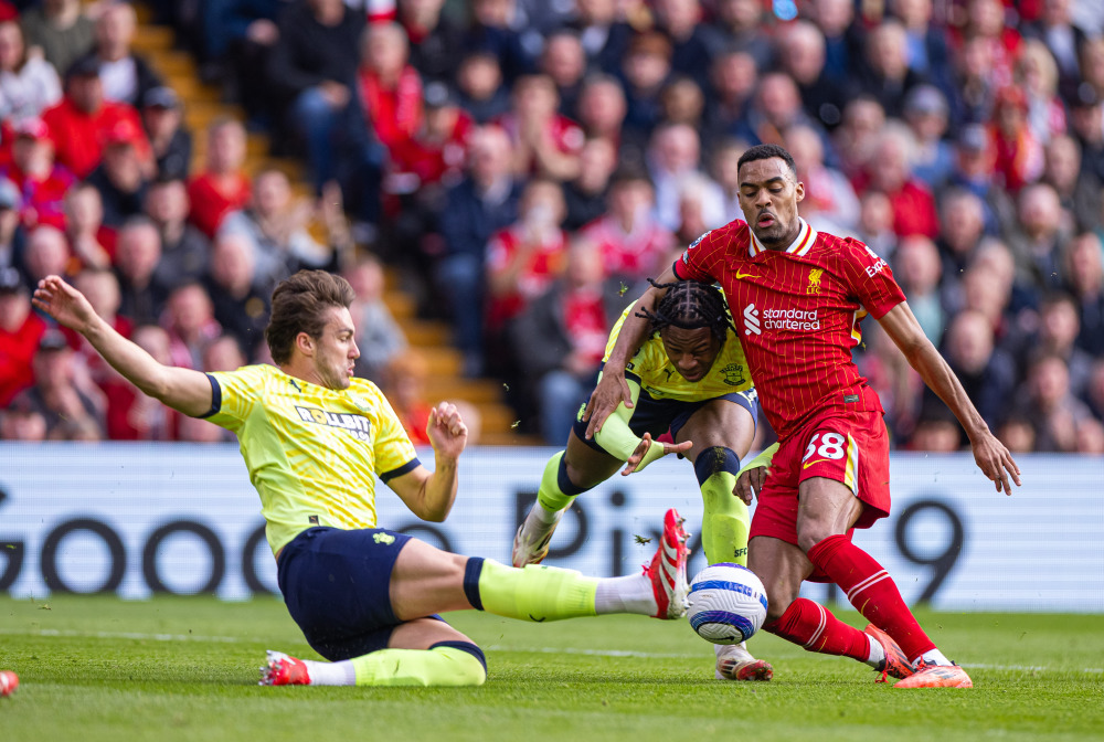 西甲前瞻：皇家奥维耶多近5轮不胜，巴列卡诺多线作战压力大（西甲看点：皇家奥维耶多五轮难求一胜，巴列卡诺多线作战承压）