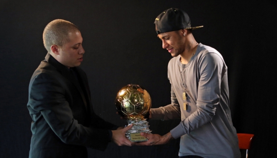 意甲战报：博纳佐利点射萨纳布里亚建功，克雷莫纳2-0莱切（意甲快讯：克雷莫纳2-0莱切，博纳佐利点射、萨纳布里亚破门）