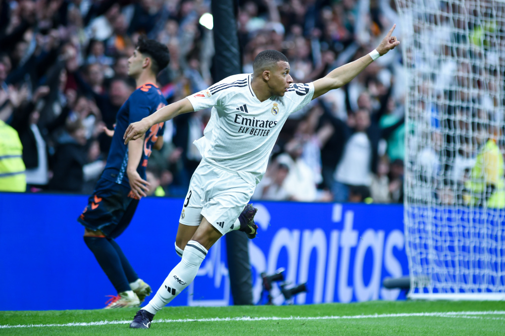 篮球湖人替补球员获得更多出场时间