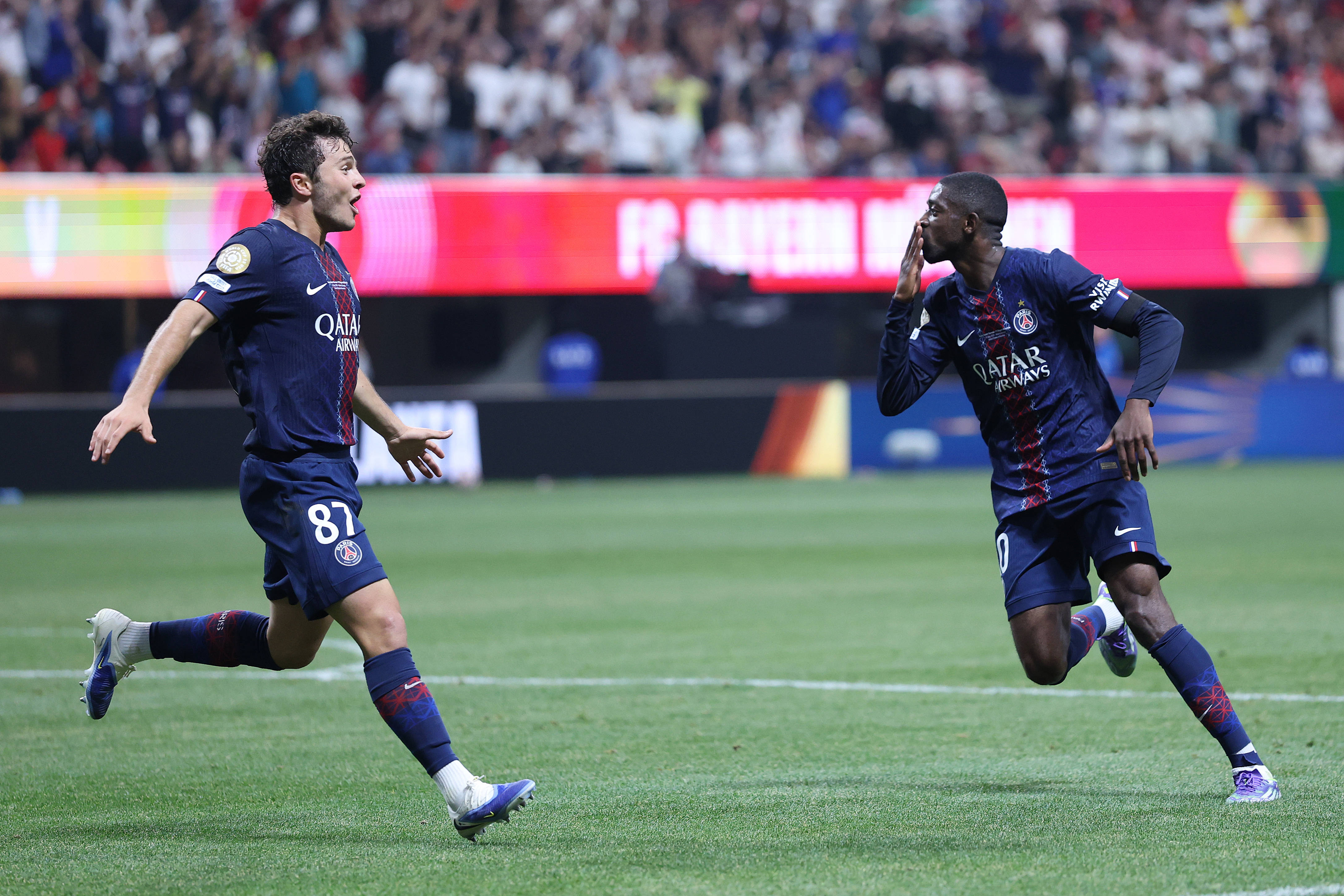 带领桑托斯成功逃离降级区，内马尔赛后动情落泪