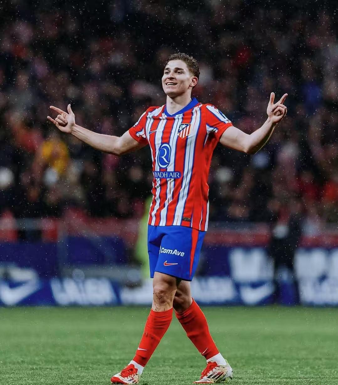 拜仁51场英格兰9场，凯恩2025年出战60场比赛刷新生涯纪录（2025年凯恩60战创生涯新高：拜仁51场+英格兰9场）