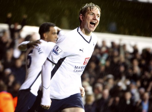 阿利松妻子晒术后照，阿利松此前因个人事务返回巴西