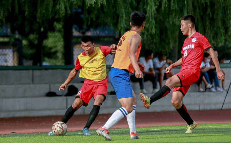 李昊桐丁文一南北半球同时开球，中国高尔夫迎来最魔幻一周