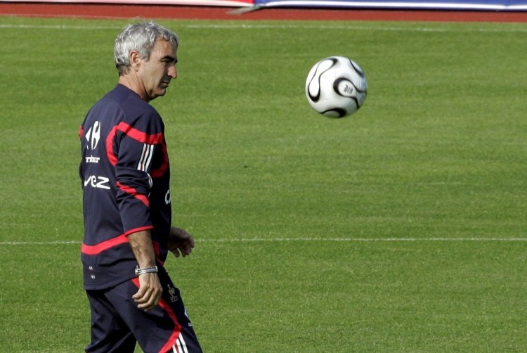 电讯报：纽卡可能无法在冬窗签下阿尔克马尔中场斯密特