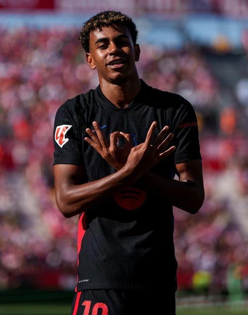 陈梦和黄子韬切磋乒乓球 黄子韬精准狙击陈梦笑点