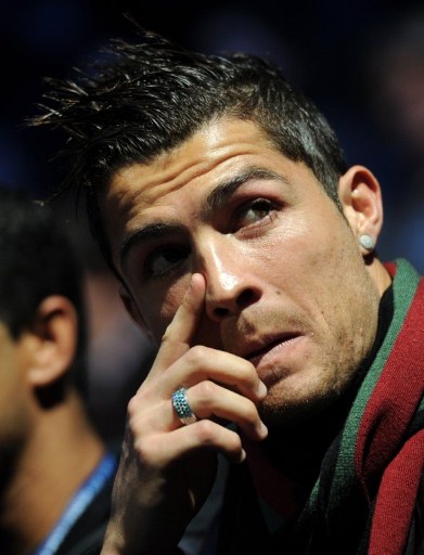 劳塔罗进球后比出A字，把进球献给受伤的前队友阿什拉夫